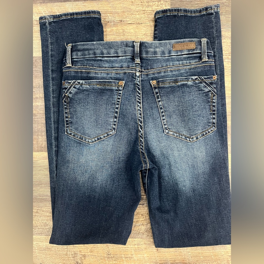 Buckle Black Curvy Straight very gently worn - like new women’s size 28 x 32
